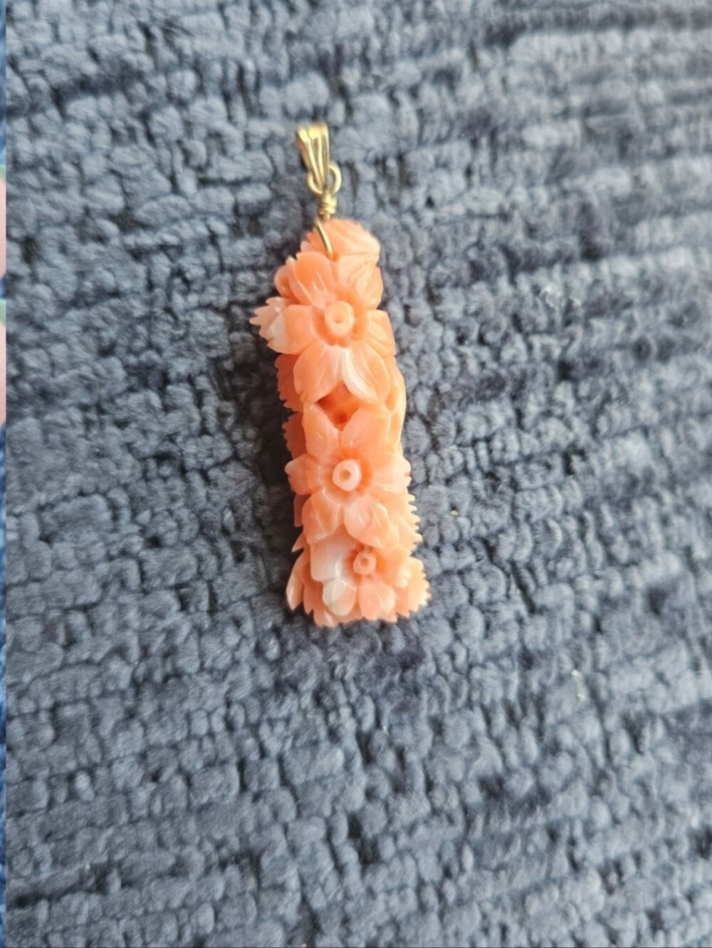14k Rare coral pendant. Beautiful carved coral. See all pics for more informatio